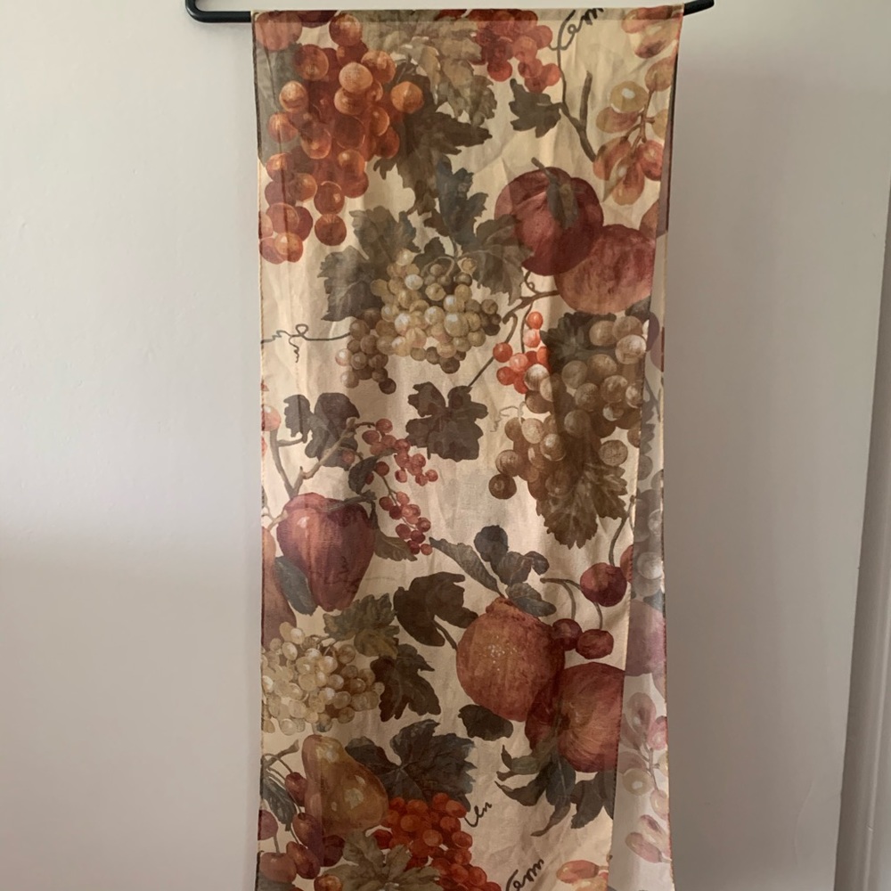 Grape vine scarf